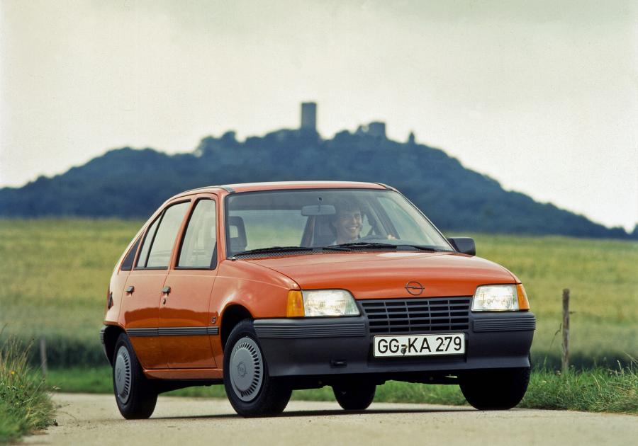  Opel Kadett 5-Door 1984 года  (фото 2 из 13)